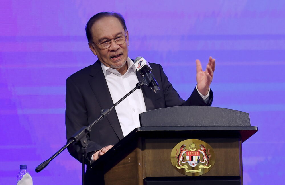 Peace Must Prevail: Anwar Ibrahim Calls for Calm Amid Rising Tensions Between Thailand and Cambodia