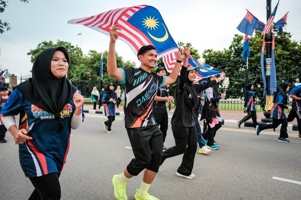 ‘Fly It Proudly’: Fahmi Urges Malaysians to Display Jalur Gemilang for Unity and Patriotism