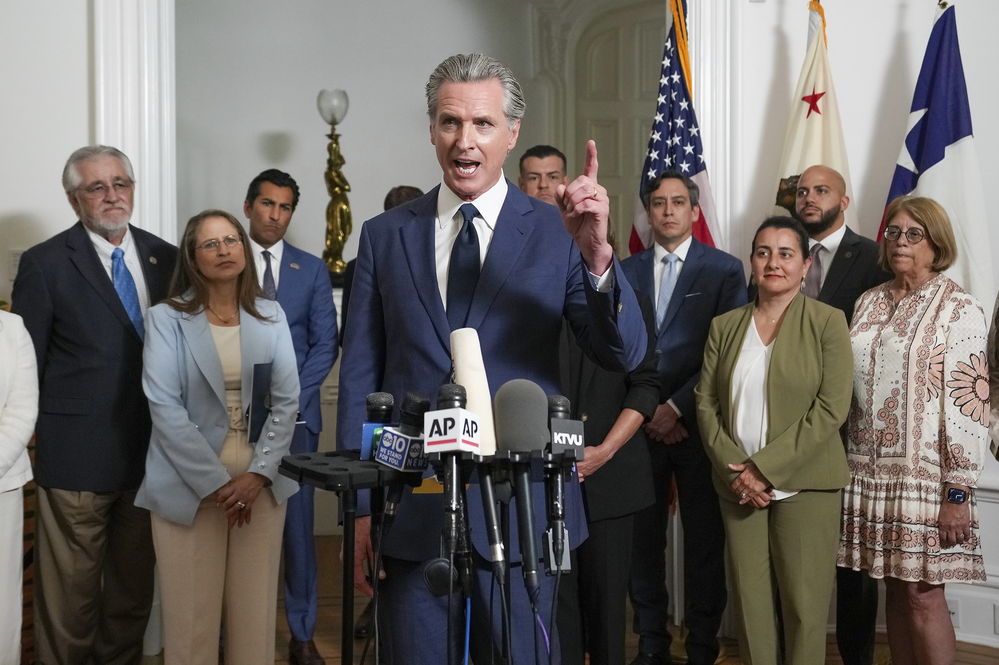 Texas and California Redraw Political Lines in High-Stakes 2026 Midterm Face-Off