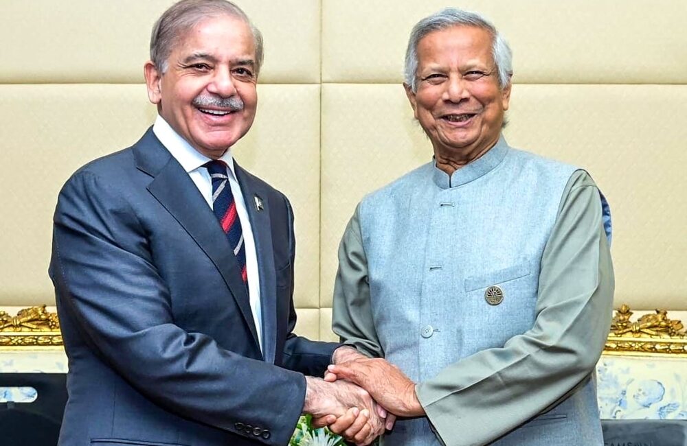 Pakistan’s Top Diplomat Visits Bangladesh After a Decade – A Turning Point in South Asian Politics