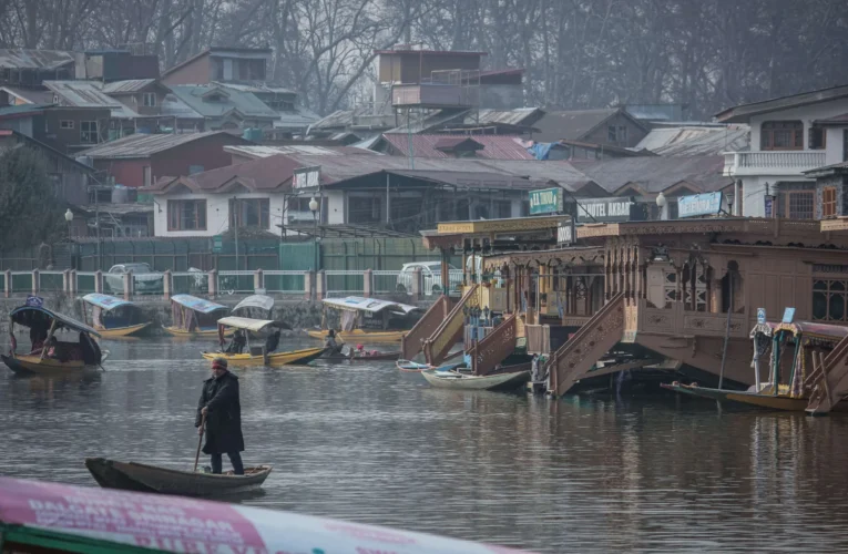 Rising Waters Alert: LCMA Urges Dal Lake Residents and Houseboat Owners to Stay Prepared