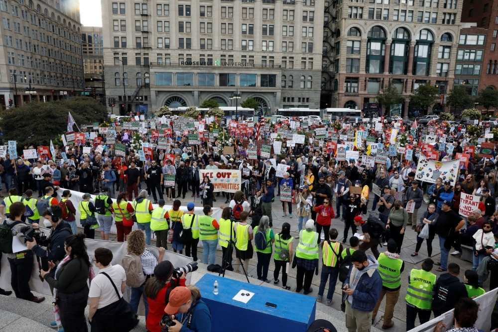 “No Trump, No Troops”: A Nation Reacts as Chicago Becomes the Center of Controversy