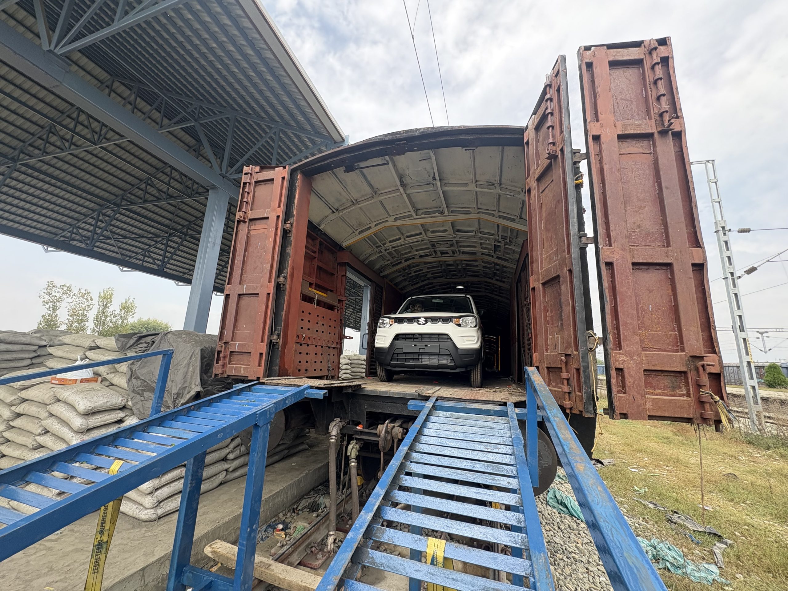 First Auto Freight Train Delivers 116 Maruti Vehicles to Kashmir – A New Era of Transport Efficiency