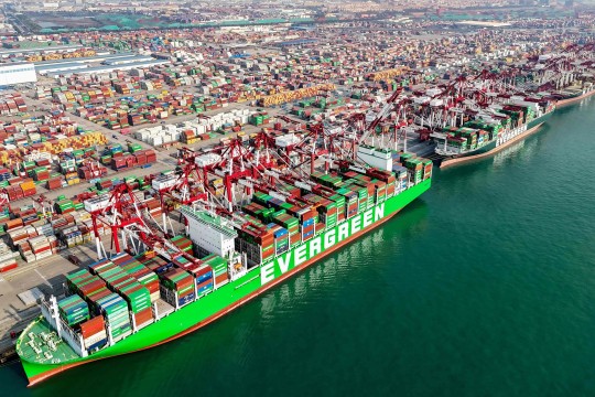 China’s US Exports Plunge as Global Shipments Reach a Six-Month High
