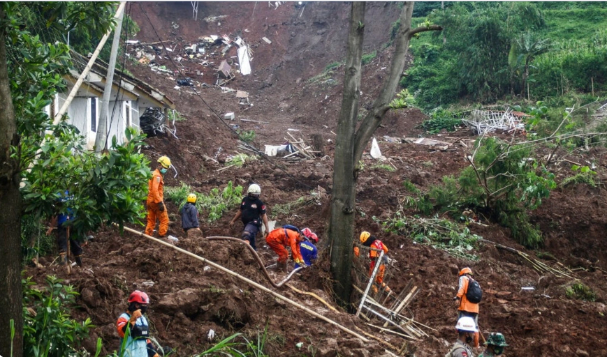Tragedy Strikes Central Java: Landslide Buries Villages, Claims Lives, and Leaves Dozens Missing