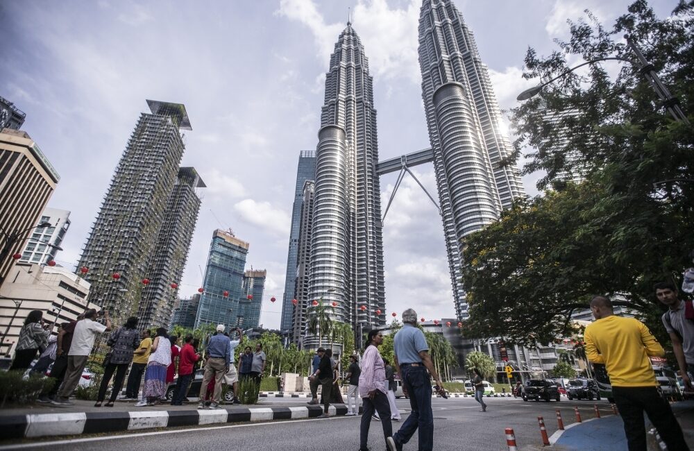 Tourism Body Defends Visa-Free Policy, Says Illegal Work by Tourists Is Rare and Must Be Penalized