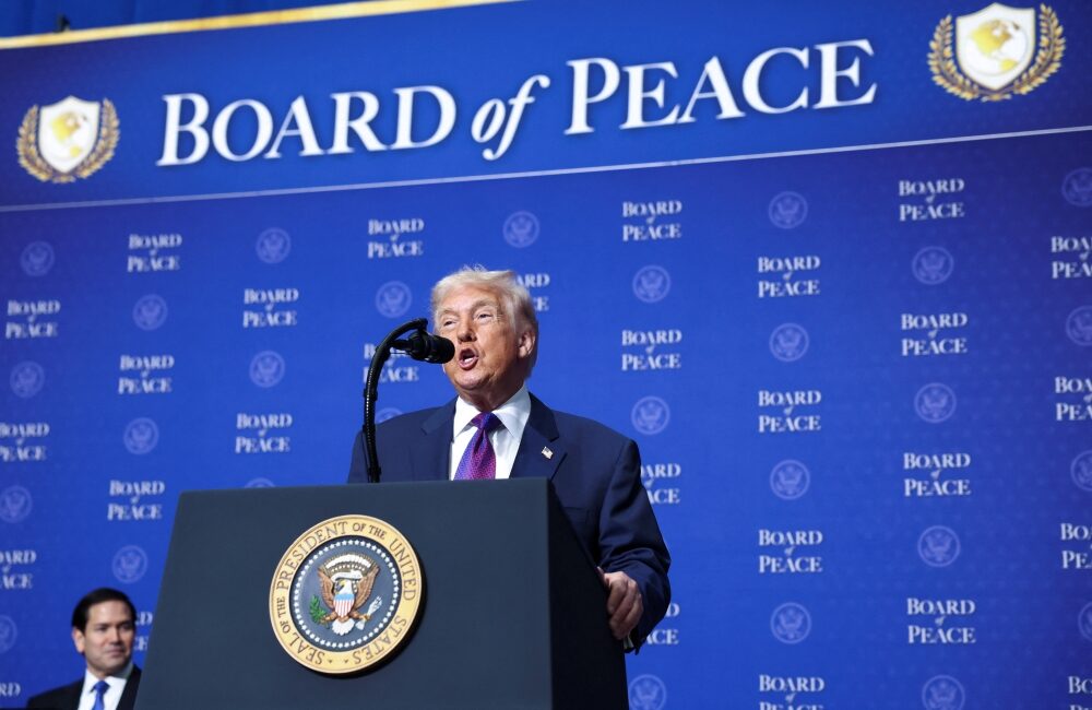 Trump Issues 10‑Day Ultimatum to Iran as U.S. Military Strengthens Presence in the Middle East