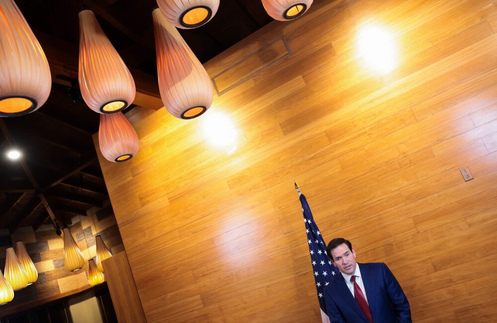 US Eases Cuba Oil Embargo but Calls for “Dramatic” Change in Havana