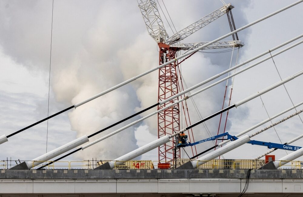 Trump Threatens to Block Canada–US Bridge Opening Amid Fresh Trade and Ownership Dispute