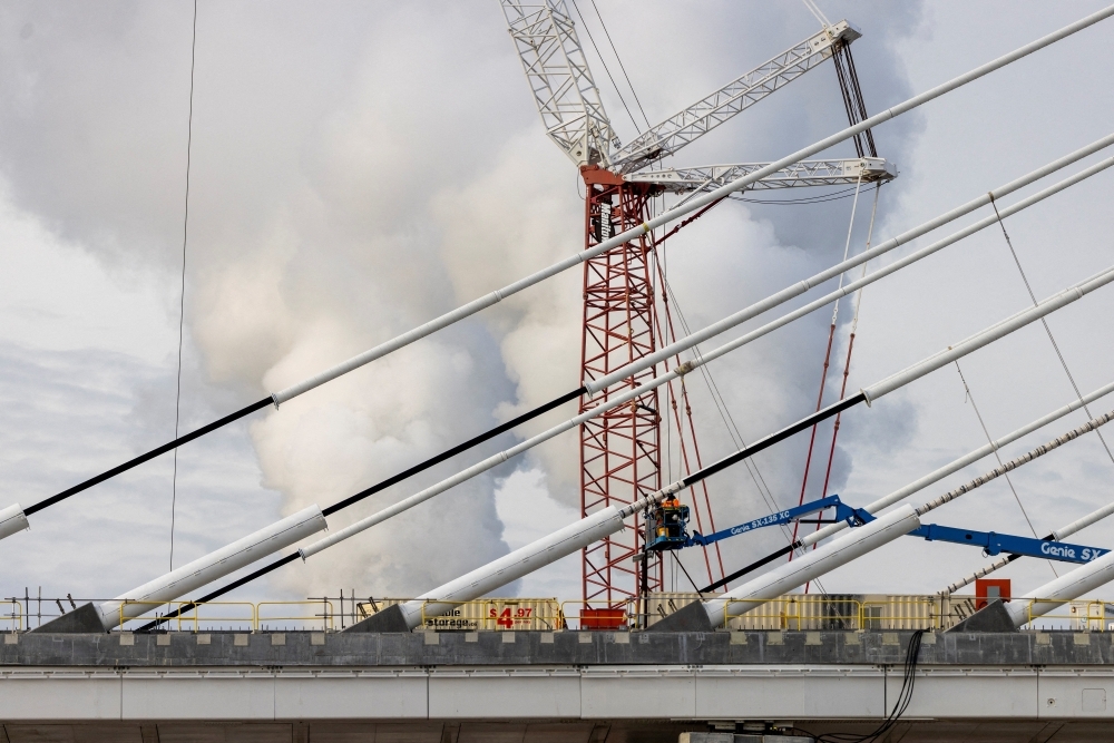 Trump Threatens to Block Canada–US Bridge Opening Amid Fresh Trade and Ownership Dispute