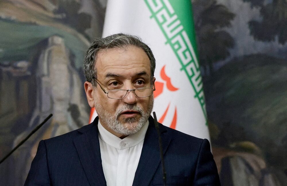 Iran Vows to Keep Fighting as Trump Predicts Quick End to Gulf Conflict