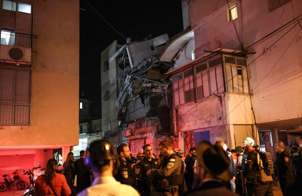 Iran launches new wave of missiles as Trump signals progress in war negotiations