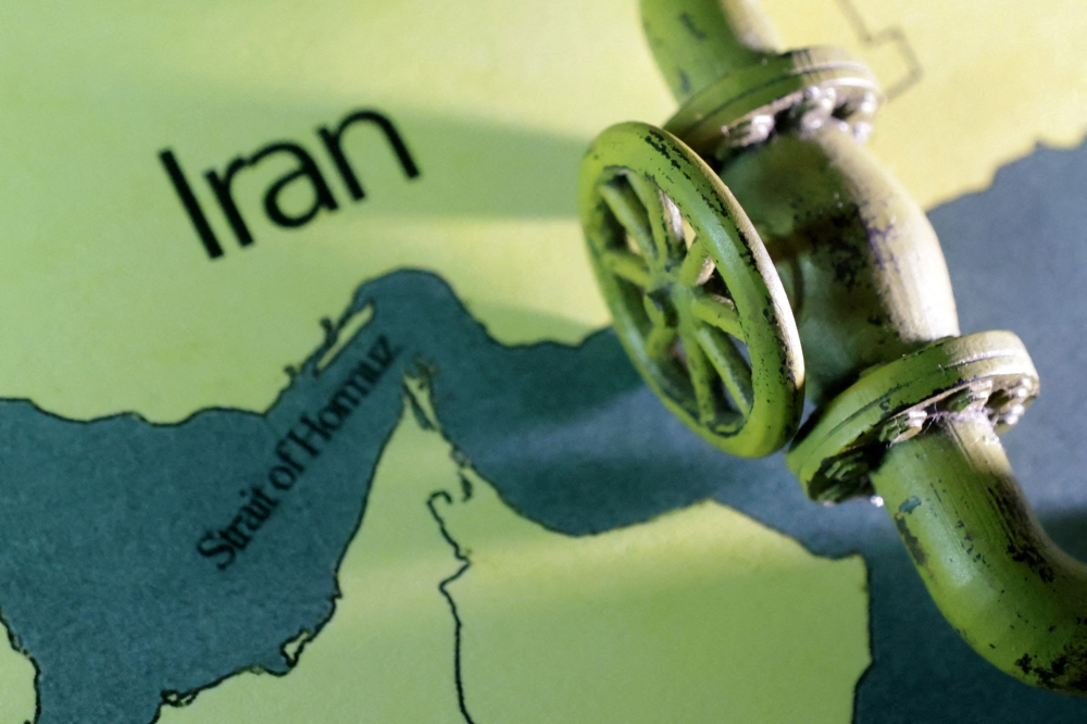 Iran’s Strait of Hormuz Grip Shows No Sign of Loosening, US Intelligence Finds