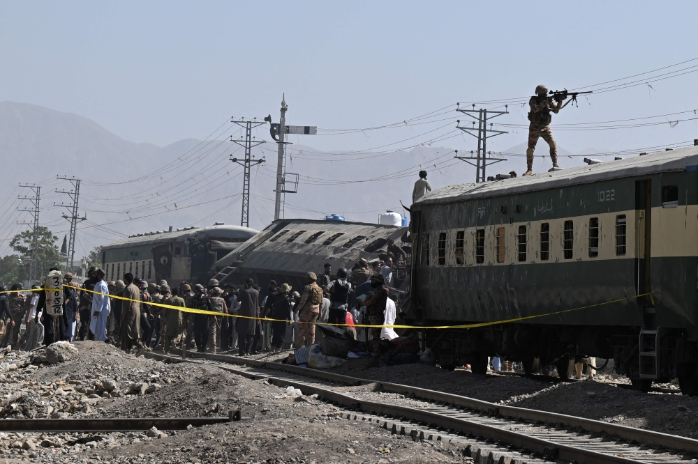 Blast targets military train in Pakistan, 24 dead