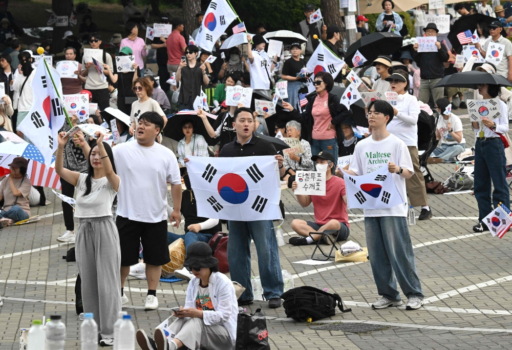 South Korea Faces Growing Public Anger Over Ballot Shortages as Students Organize Nationwide Protests