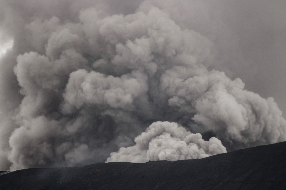 Indonesia’s Mount Lewotobi Laki-Laki erupts repeatedly, forcing airport shutdown and raising safety concerns