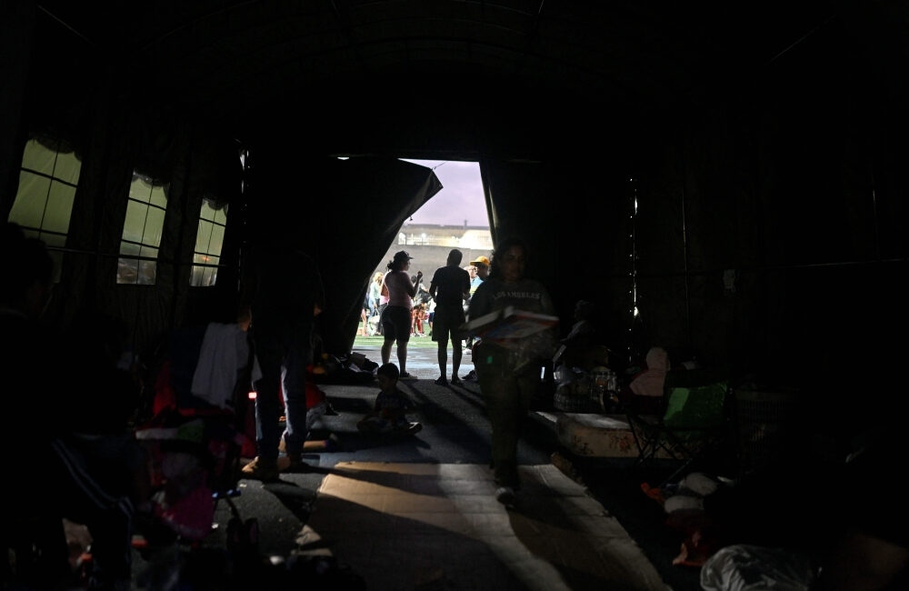 Venezuela earthquakes leave 920 dead as over 50,000 remain missing