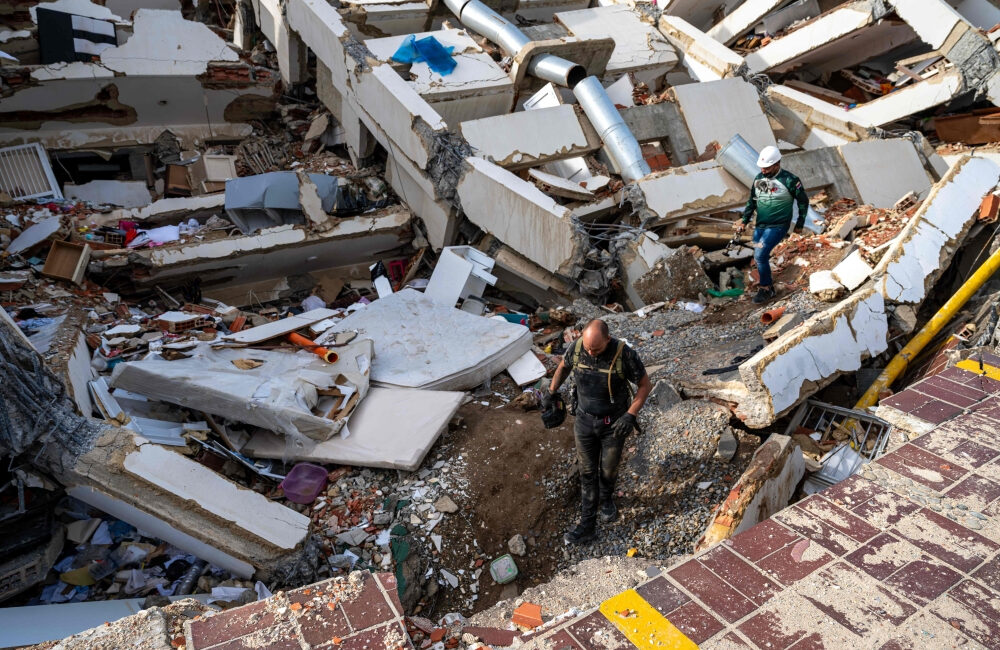 No one is coming out alive Venezuela shifts from rescue efforts to a growing humanitarian crisis