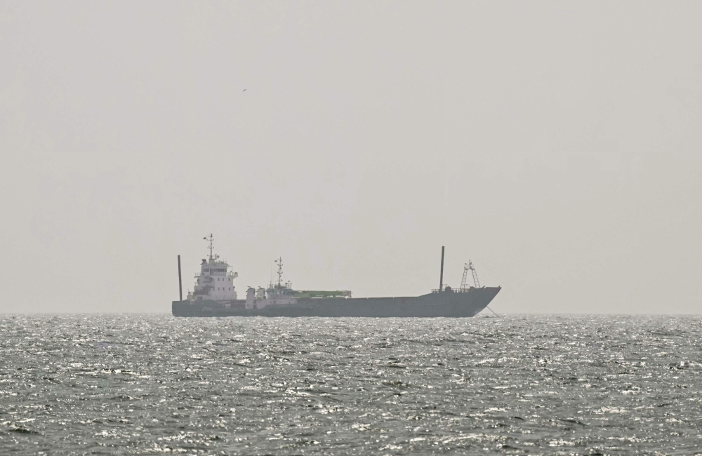 Iran and Oman Move Toward New Strait of Hormuz Shipping Route Agreement Amid Rising Regional Tensions