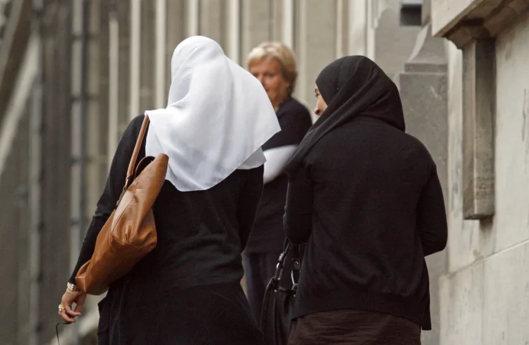 Italy Moves Toward Foreign Student Limits and Religious Veil Restrictions in Schools