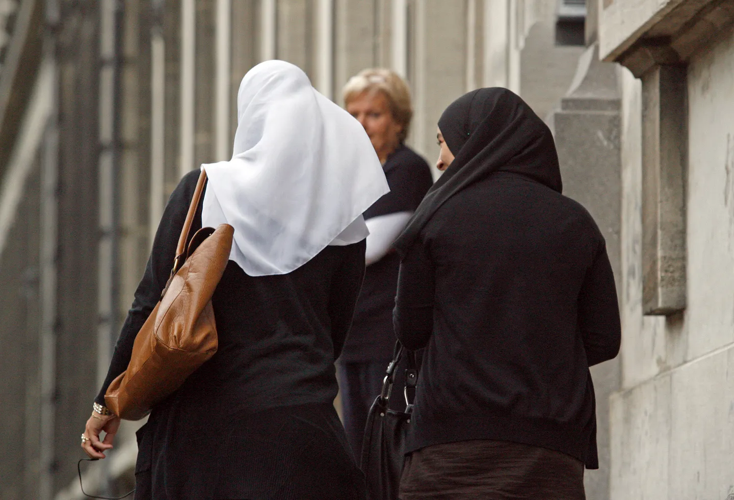 Italy Moves Toward Foreign Student Limits and Religious Veil Restrictions in Schools