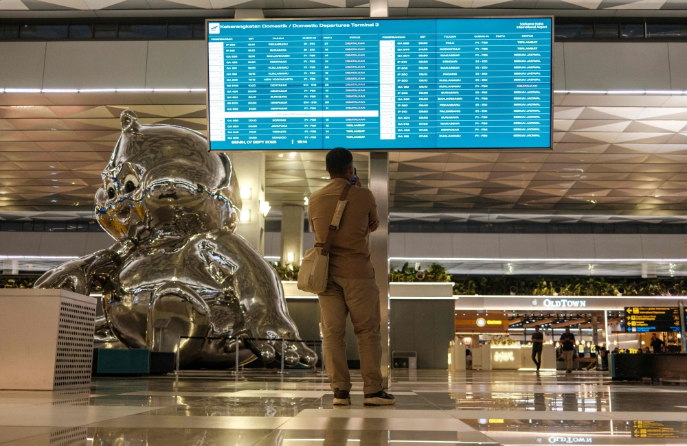 Indonesia reopens major airports after volcanic ash disruption, bringing relief to stranded travellers