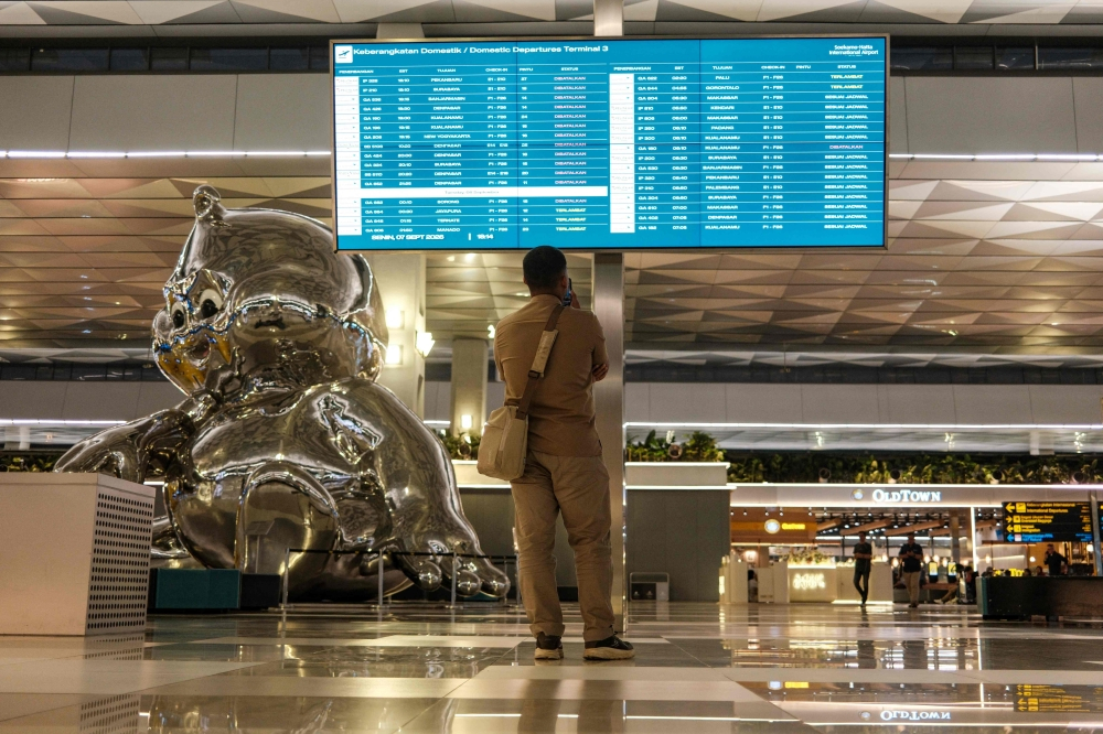 Indonesia reopens major airports after volcanic ash disruption, bringing relief to stranded travellers
