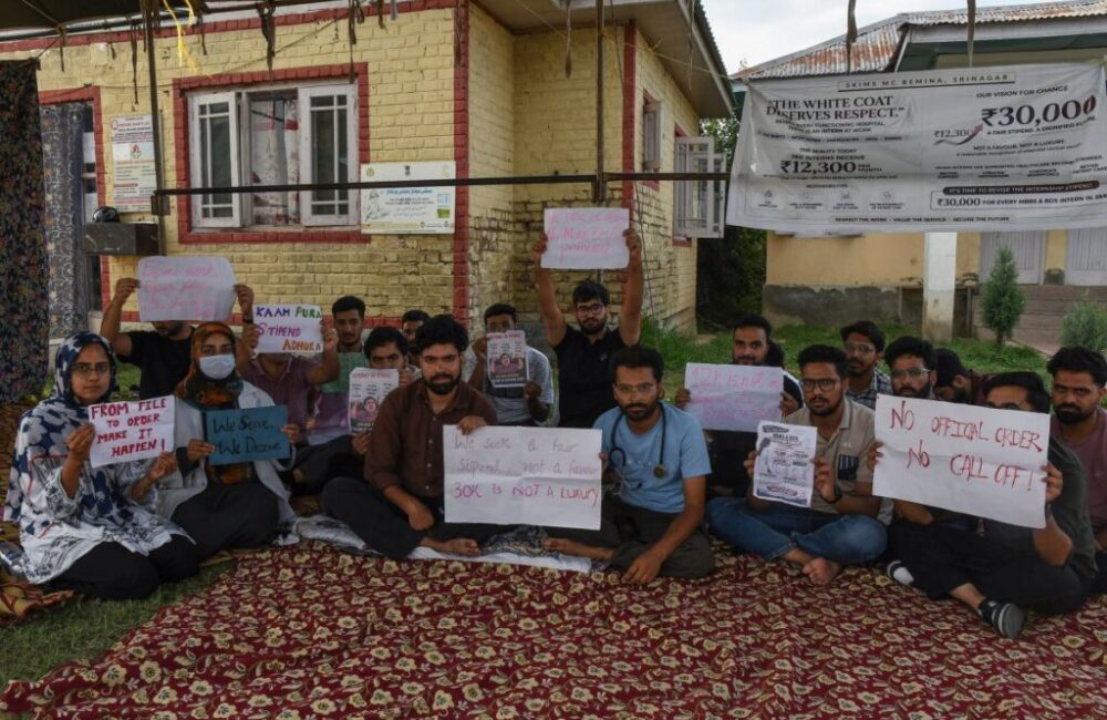 SKIMS Bemina Issues Show-Cause Notice to Striking Medical Interns