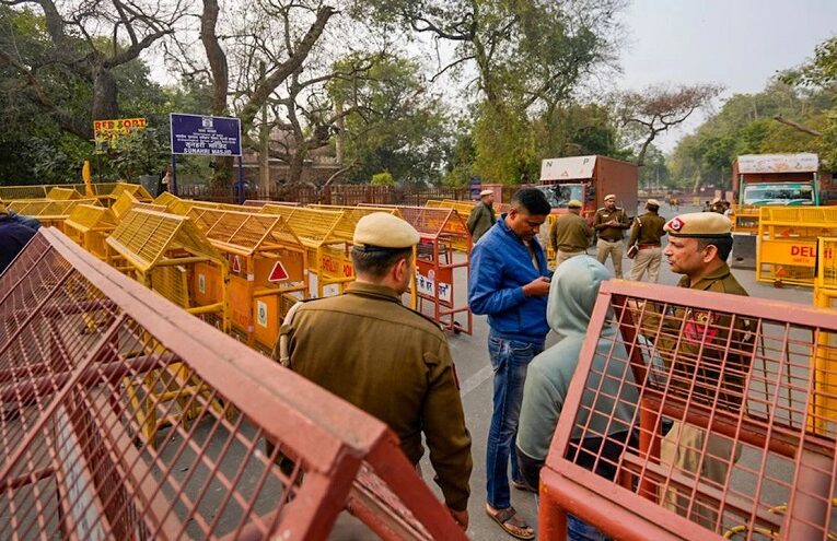 Delhi Police Detains Over 700 Protesters Seeking CEC’s Ouster